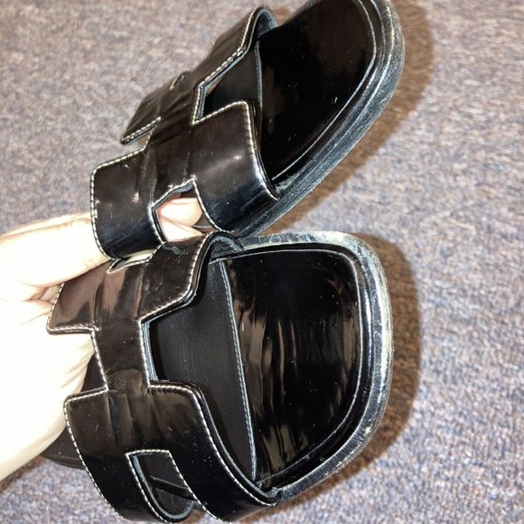 🌺Hermes black patent leather flat sandals 37.5🌺 - Picture 8 of 11